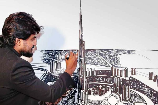 Robot helps artists paint murals - Gitex Technology week