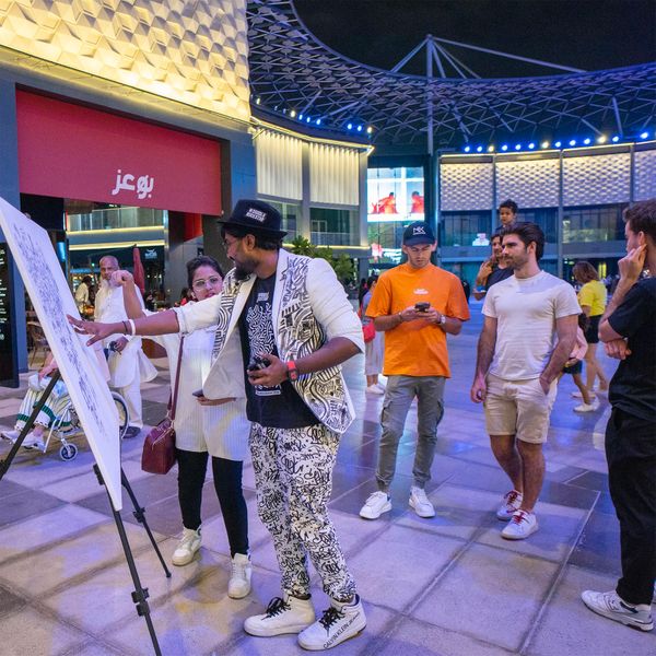 300+ faces to be painted on a single canvas by one person in Dubai, United Arab Emirates